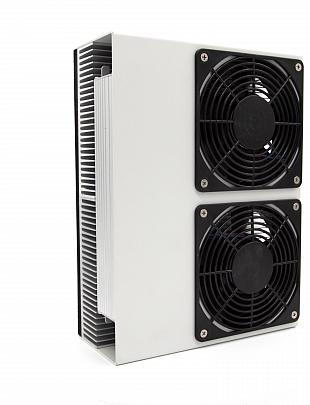 003059 / FR-208-AC Peltier-Schaltschrankkühler Größe 2 ; 200 W ; AC ; UL 90-305 VAC 47-63 Hz Ansicht_FL-FR-204-AC_Front_Iso.jpg